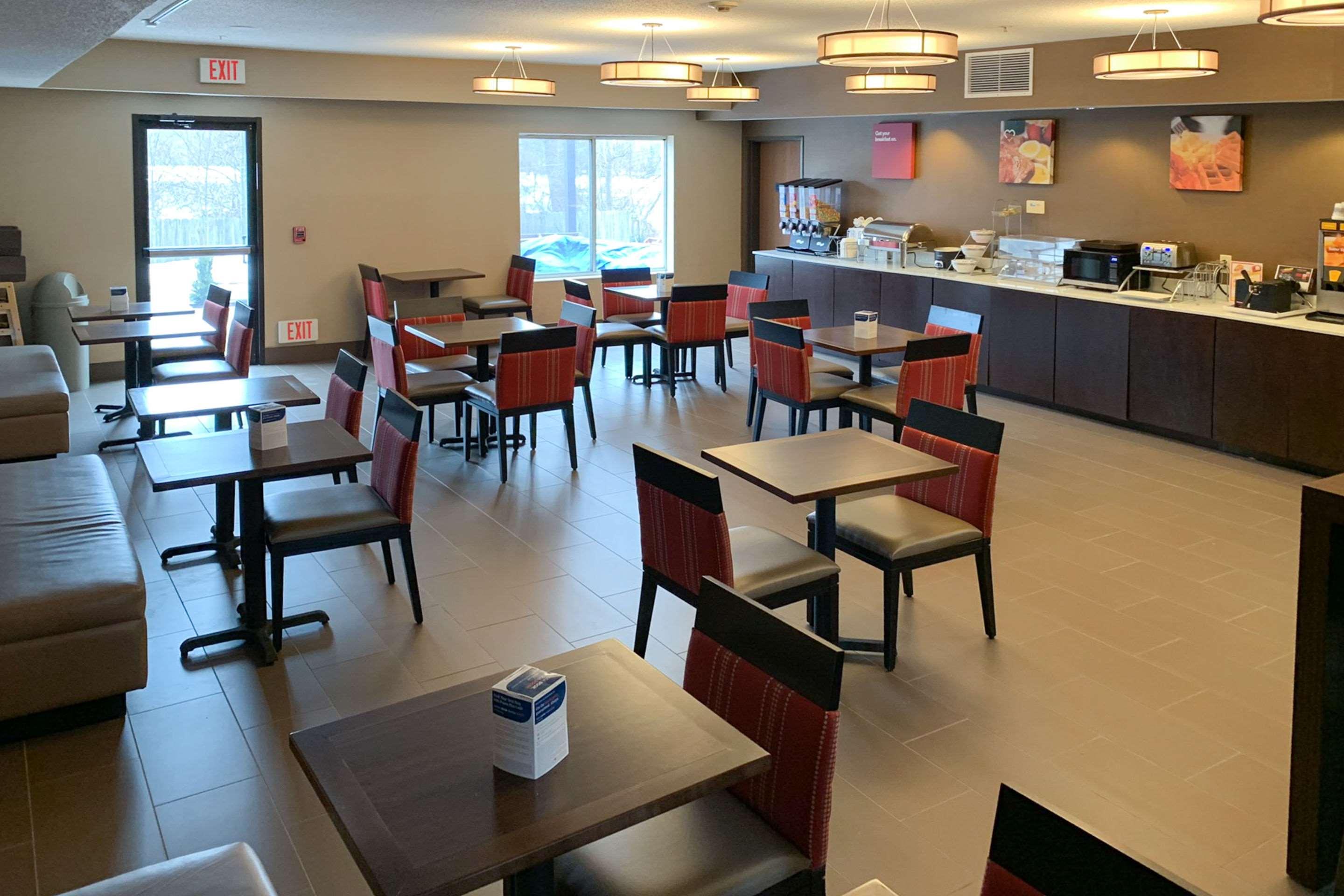奥本i-69附近凯富套房酒店 外观 照片